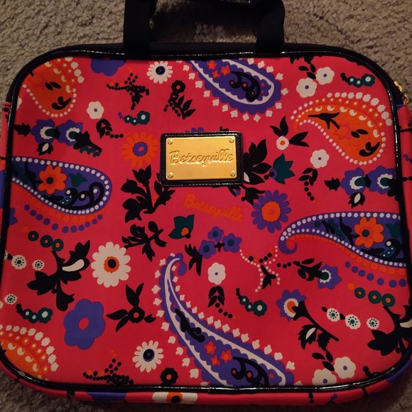 Betsey Johnson Handbags - BETSY JOHNSON - BETSEYVILLE - LAPTOP CASE - NICE